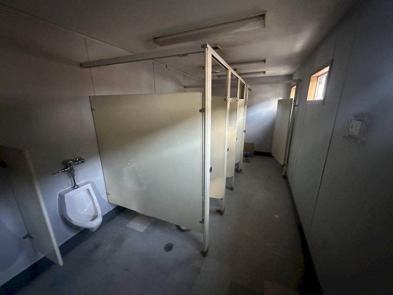 2008 MICHIANA MEN&#039;S &amp; WOMEN&#039;S PORTABLE BATHROOM TRAILER: STOCK #23097