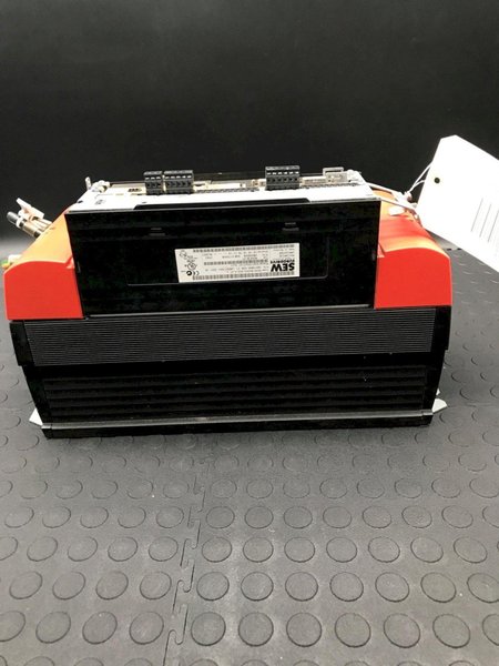 SEW EURODRIVE MDX61B0300-503-4-0T Movidrive B Frequency Inverter 55kW 500V USED
