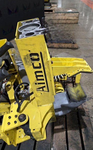 AIMCO ARTICULATED JIB CRANE WITH PNEUMATIC GRIPPER USED