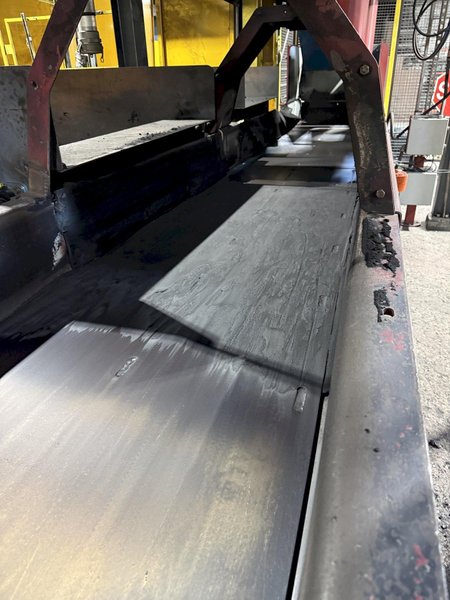 2024 Conveyor Dynamics mold dump oscillating conveyor with end drive and center drive, heated bottom, hood (note: one shaft broken)