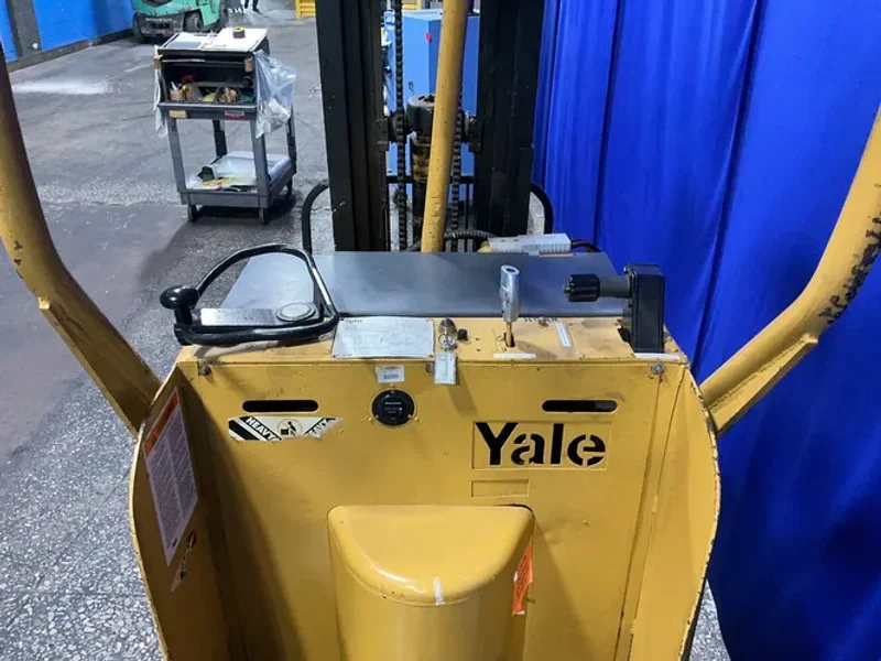 YALE 3000 LBS ELECTRIC STAND UP FORKLIFT  -  ESC30G4T077
