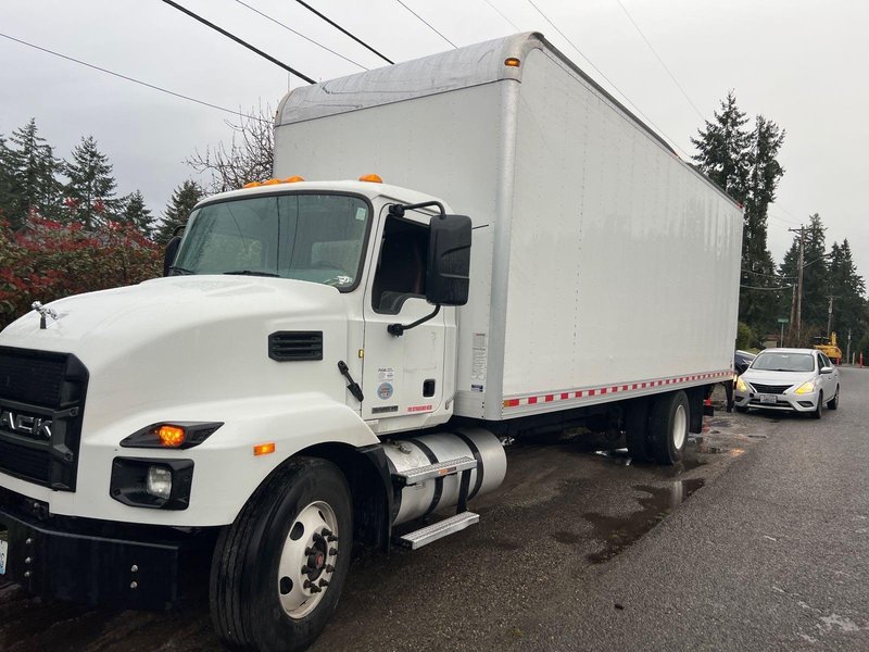 Mack MD642 26′ Box Truck, 2024 – Cummins Diesel, Allison Automatic, 25,995 GVWR, Class 6 Straight Truck