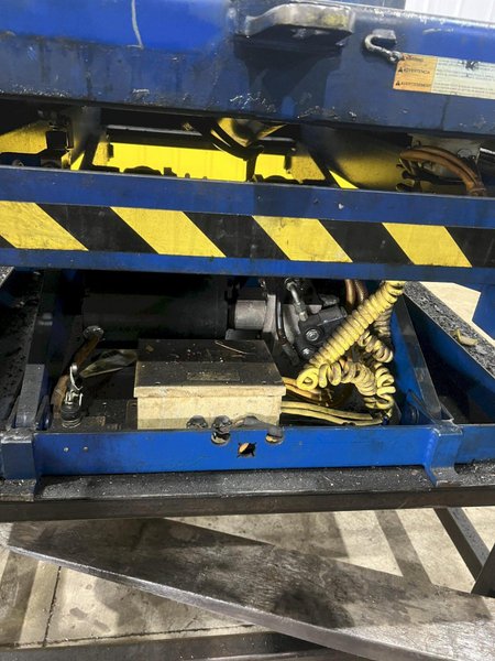 5,000 LB VESTIL MODEL #EHLTT-4848-5-47 HYDRAULIC LIFT AND TILT SCISSOR TABLE: STOCK #20544