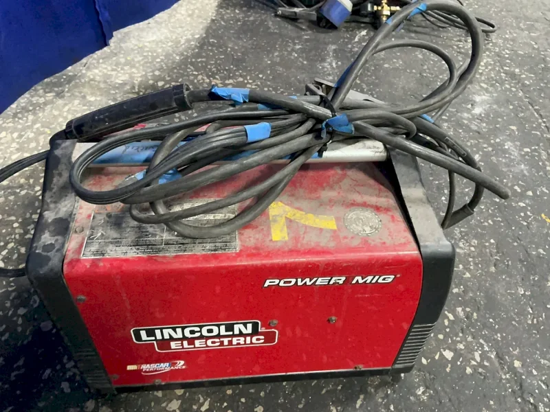 LINCOLN ELECTRIC 90-140 A WELDER  -  POWER MIG 140C