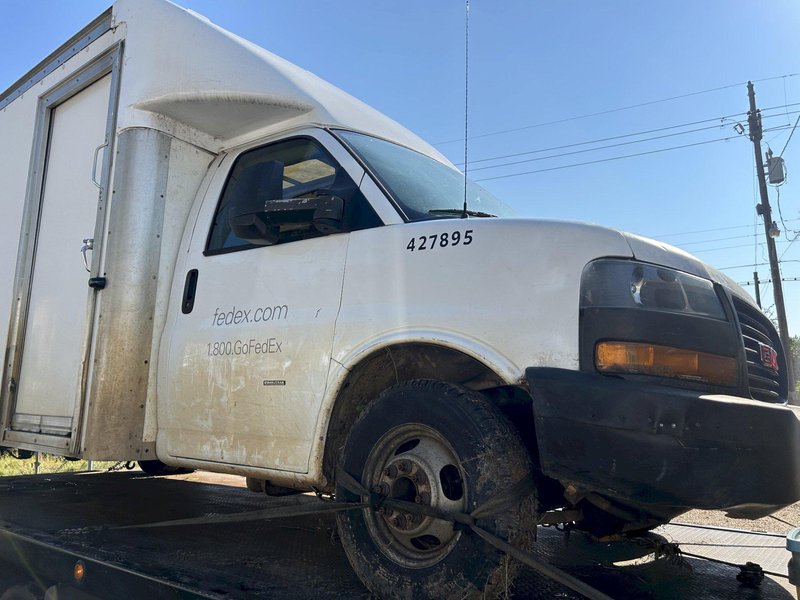 GMC Savanna 3500 16′ Cutaway Box Truck; 2020