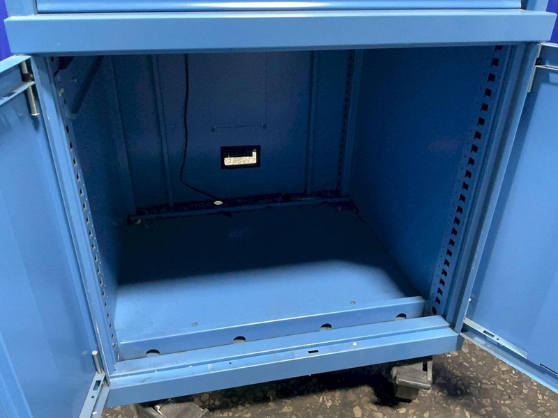 LISTA COMPUTER CABINET