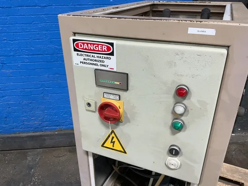 IPC 8 L TEST BURST MACHINE   -  1520.0011
