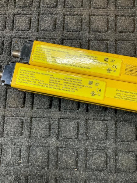 BANNER SLSCR30‑1500Q8 + SLSCE30‑1500Q8 Safety Light Curtain USED