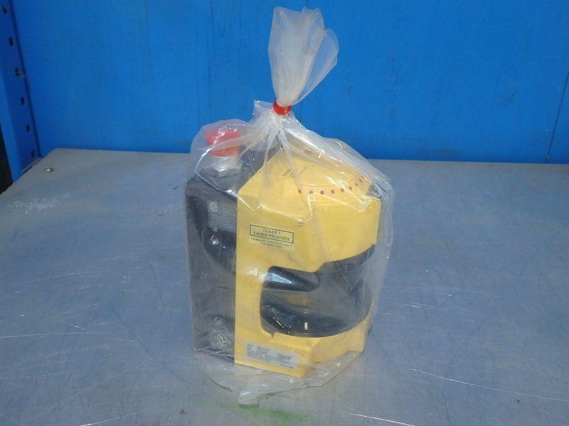 OMRON 20 WATTS SAFETY LASER SENSOR  -  OS3101-2-PN