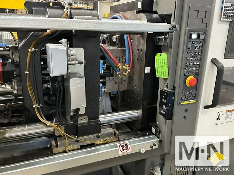 138 TON 6 OZ OR 1.9 OZ MILACRON FANUC ROBOSHOT MODEL S-110iA INJECTION MOLDING MACHINE MFG 2021 (2) AVAILABLE