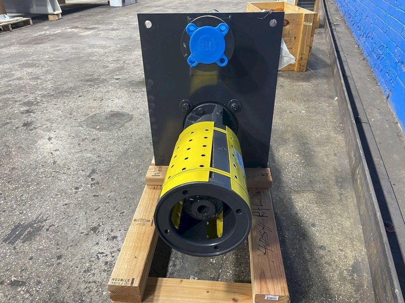 GUSHER PUMPS 5 HP IRON VERTICAL VORTEX PUMP  -  V2X2-8SEL-CDM-A-DP