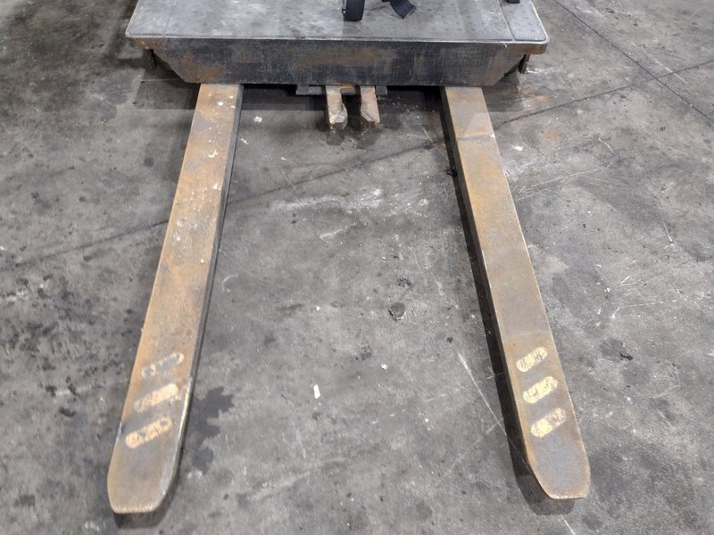 CROWN ORDER PICKER FORKLIFT: YOBRO #25680