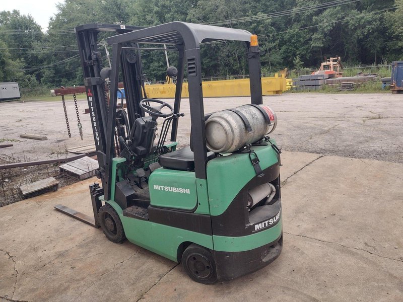 3000 LB MITSUBISHI MODEL #FGC15K 3-STAGE LP FORKLIFT: YOBRO #24166