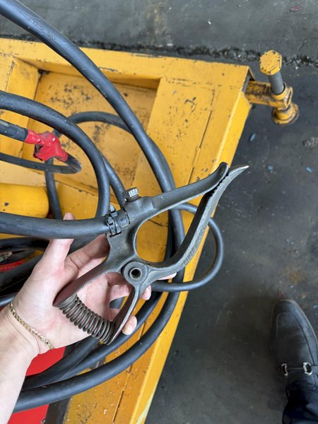 LINCOLN IDEALARC PULSE POWER 500 WELDER W/ BOOM AND LINCOLN LN-9F WIRE FEEDER. STOCK #0627922.