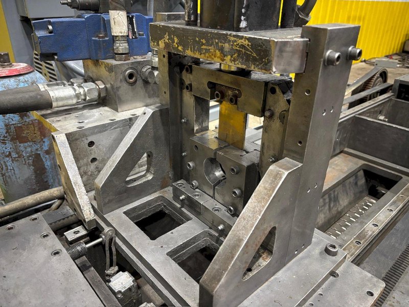 AMERICAN SERVO DRIVEN HYDRAULIC FLYING CUTOFF SHEAR WITH AMS CONTROLS: STOCK #18161