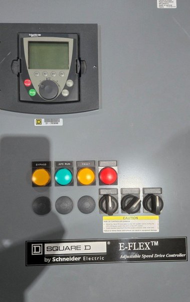 SQUARE D ALTIVAR CLASS 8839 EFDDG4VT E-FLEX VARIABLE SPEED DRIVE 460V C USED