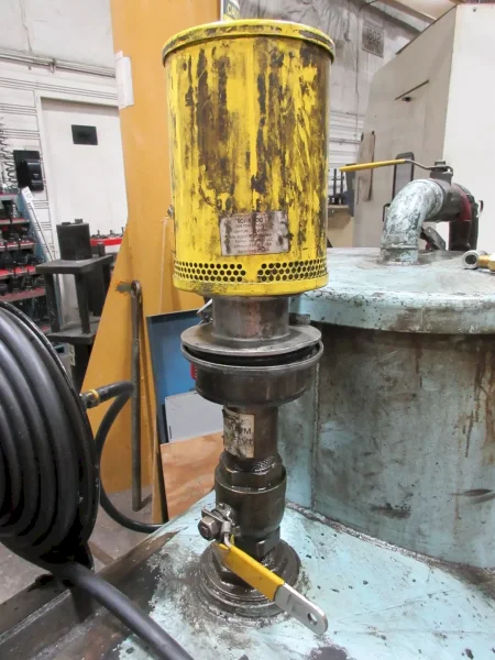 800 LBS ANDERSONS INC YELLOW BELLIED PNEUMATIC SUMP SUCKER: YOBRO #25053