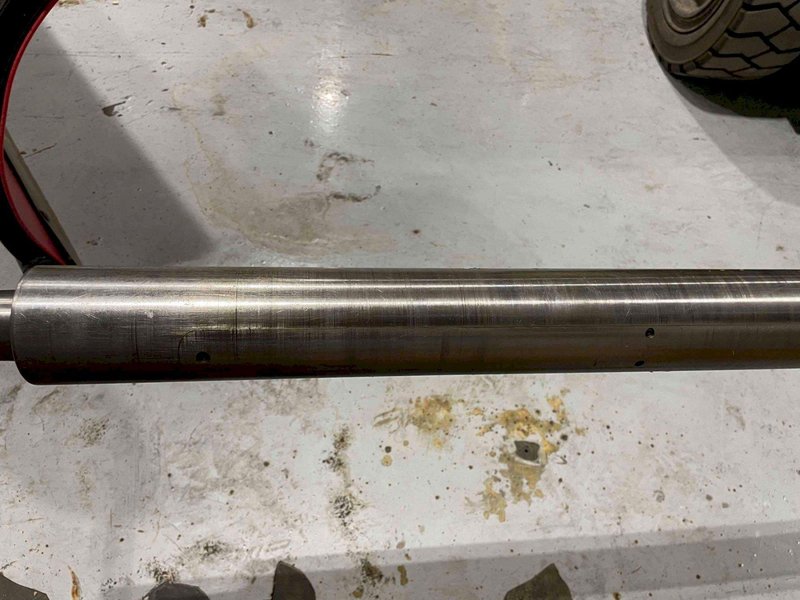 Used, 107&quot; x 3-5/8&quot; Diameter Grooving Bar