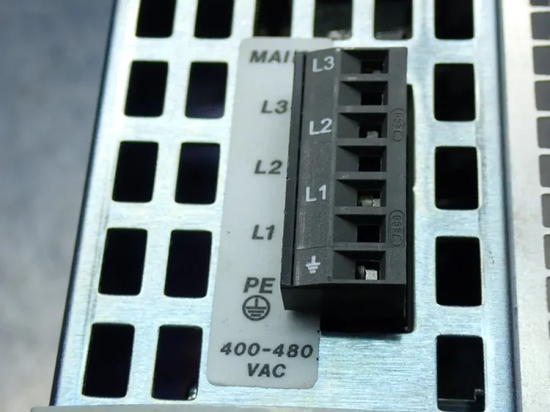 ALLEN BRADLEY 1.0KW, 2.0A OUTPUT, 2.7A INPUT KINETIX SERVO DRIVE  -  2097-V34PR3-LM