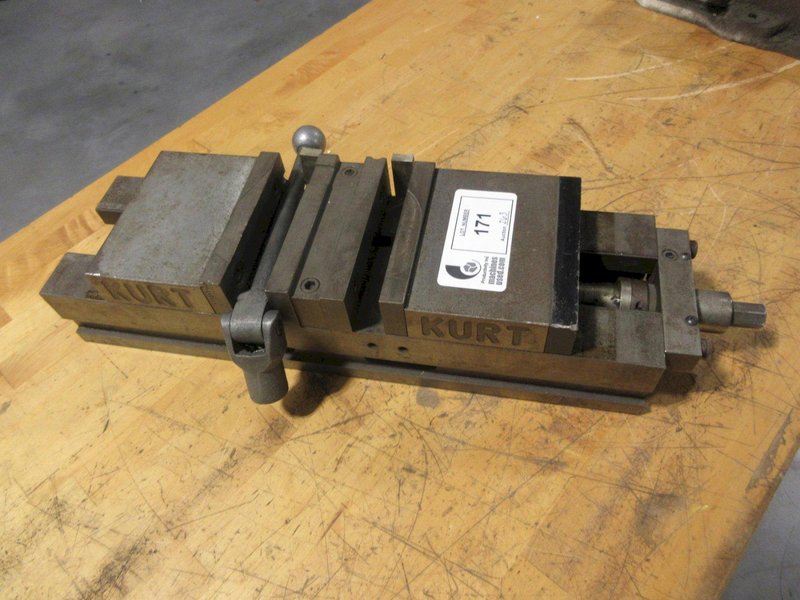 Kurt DL-600C 6&quot; Double Lock Machine Vise W/ Jaws &amp; Handle- Auction Item