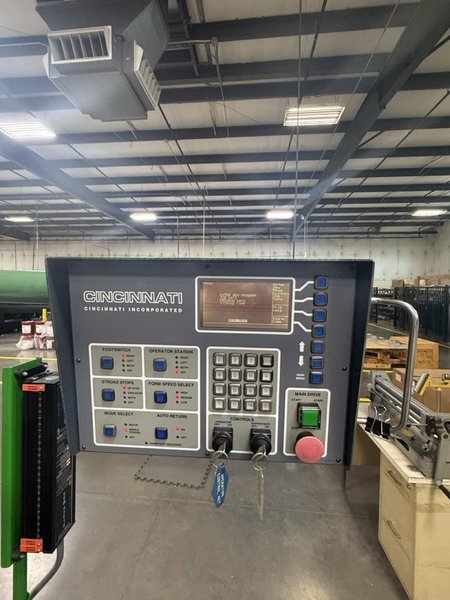 90 Ton x 8′ Cincinnati 90-CBII Press Brake, 1996 – Backgauge