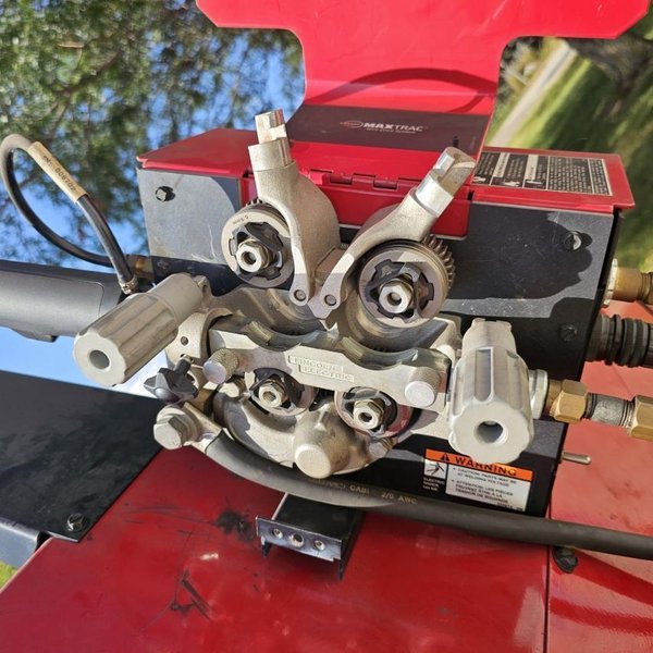 2-Position Lincoln Electric eCell Welding System with Fanuc Arc Mate 100iBe 6-Axis Robot, Powerwave 355M Power Source- Auction Item