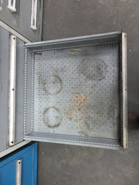 9 Drawer Cabinet with Contents: Fittings, Electrical Components.- Auction Item