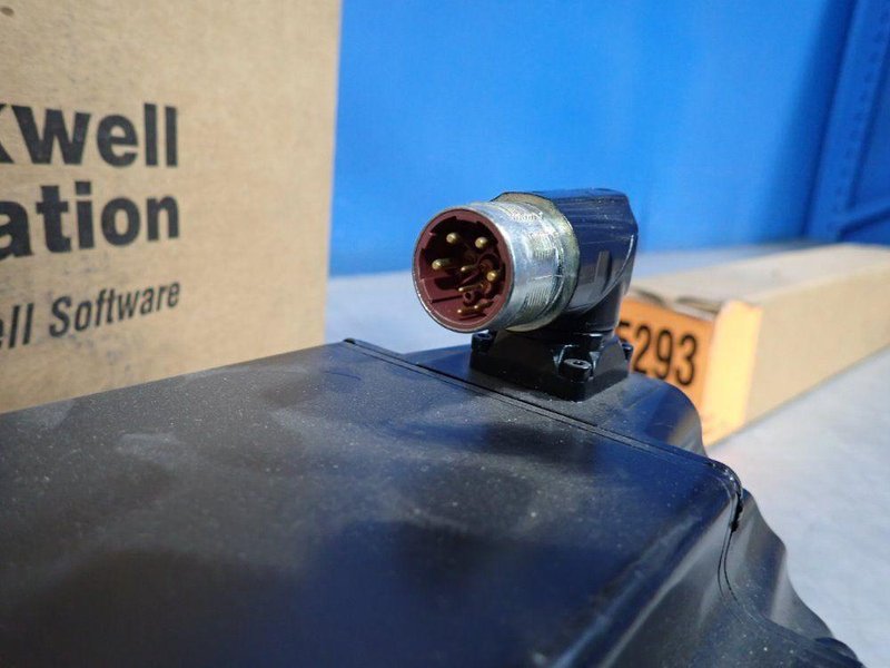 ALLEN BRADLEY 2.32 KW AC SERVO MOTOR  -  VPL-B1651C-PK14AS