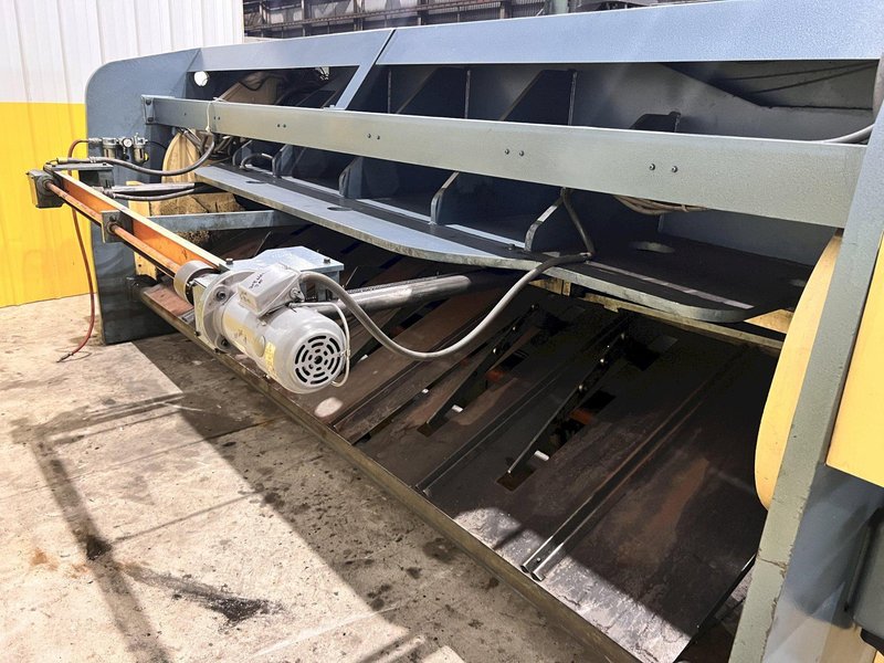 10&#039; x 3/16&quot; AMADA MODEL #M-3045 MECHANICAL POWERED SQUARING SHEAR: STOCK #21850