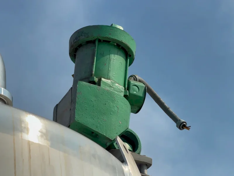 APPROX  900 GALLONS S/S MIXING TANK