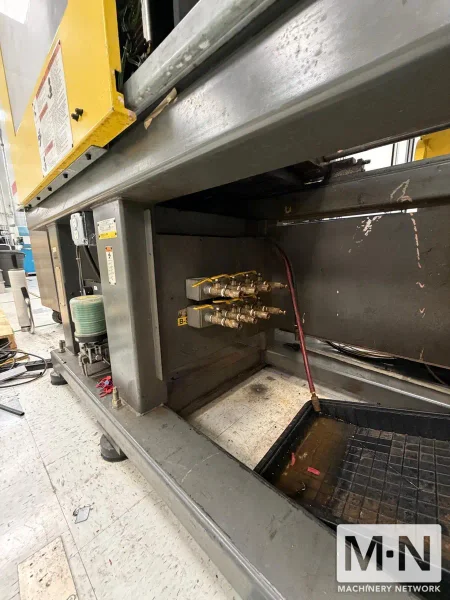 110 TON 4.87 OZ MILACRON MODEL ROBOSHOT SiB-110 INJECTION MOLDING MACHINE MFG 2005