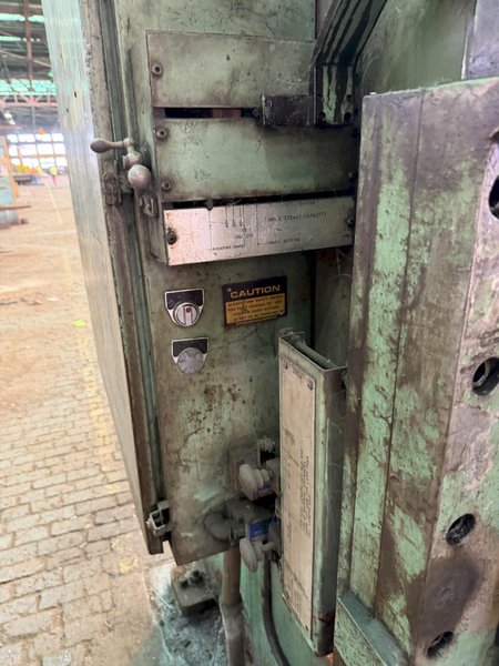 10' X 3/8" CINCINNATI MODEL 30 HYDRAULIC SHEAR. STOCK # 0875626