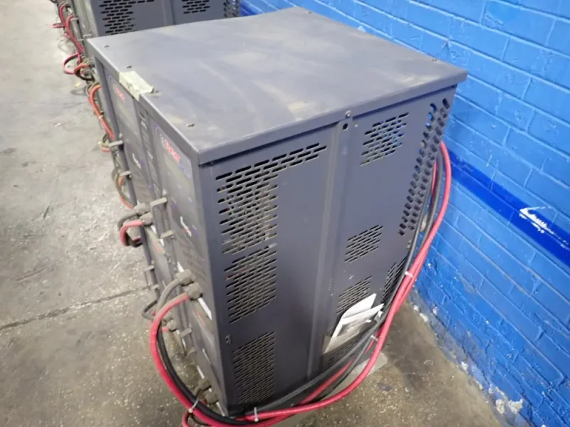 ENERSYS 24 V / 900 AH BATTERY CHARGER   -  EM3-12-900