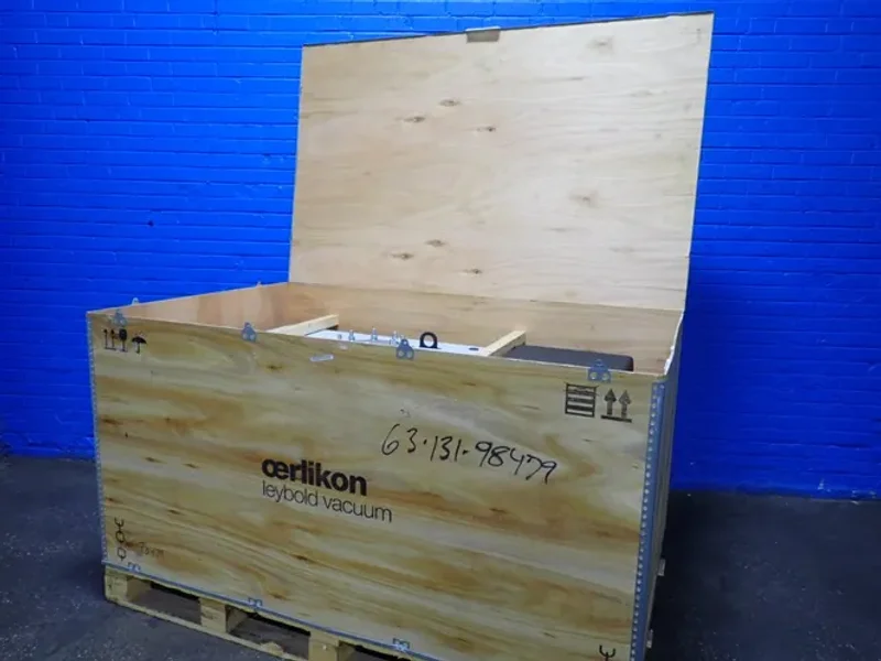 OERLIKON LEYBOLD 25 HP VACUUM PUMP  -  SV630B