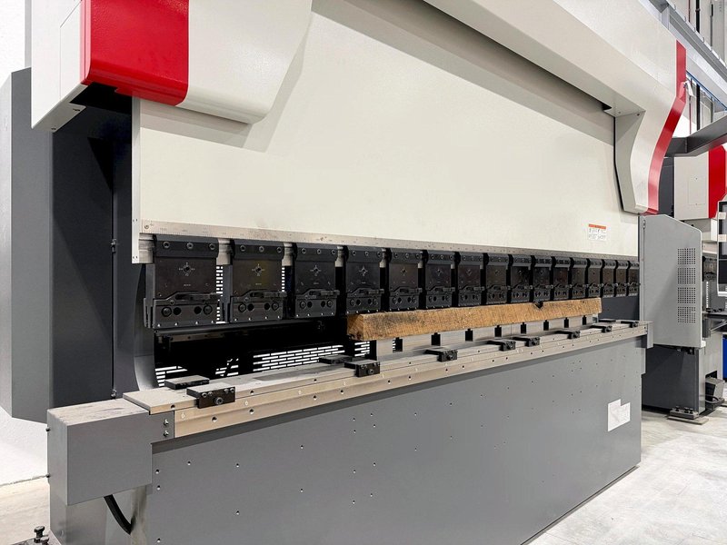 Mitsubishi Diamond BH13530 Dual-Drive Hybrid Press Brake