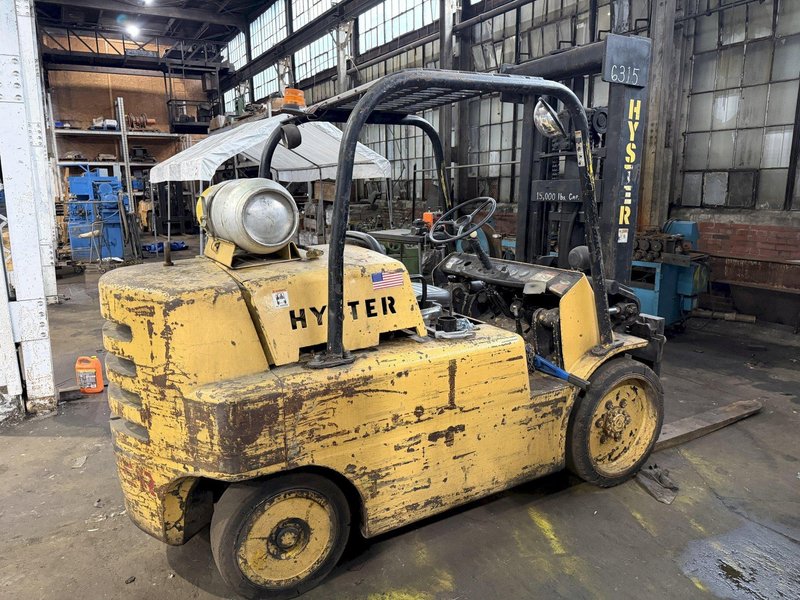 15,000 LB HYSTER S150A PROPANE FORKLIFT. STOCK # 0982826