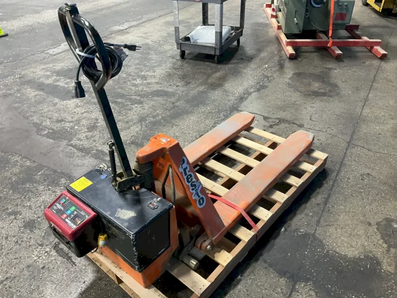PRESTO 2200 LBS ELECTRIC PALLET JACK  -  PSL-22/27-E