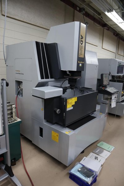 Sodick AD35L CNC EDM Sinker Electrical Discharge Machine, 4 Electrode Changer, Sytem 3R Head, LN2 Control, C (U) Axis- Auction Item