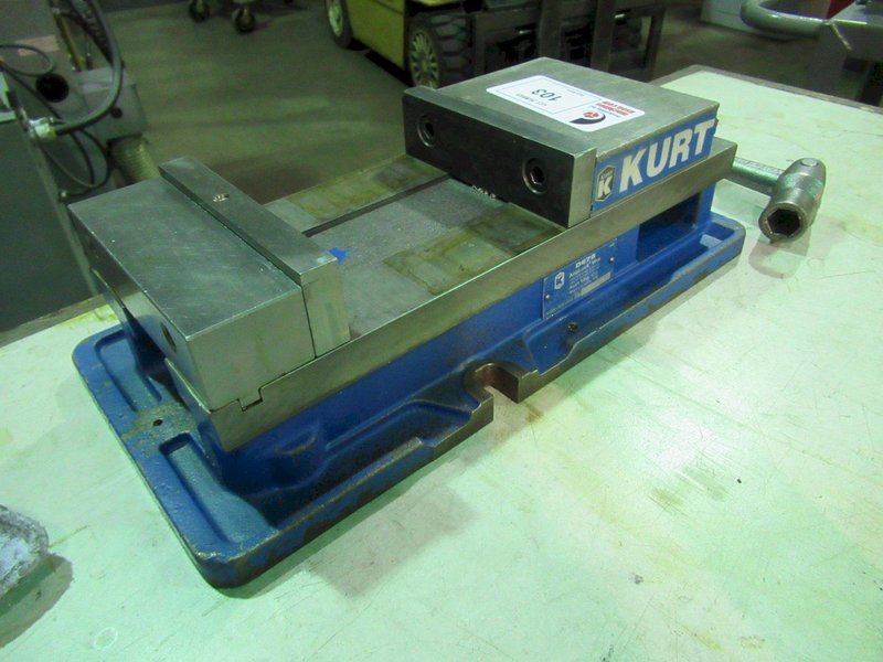 Kurt D675 Machine Vise with Steel Jaws and Handle- Auction Item