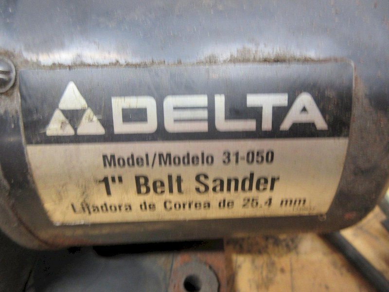 Delta 31-050 1" Wide Belt Sander with Assorted Belts- Auction Item