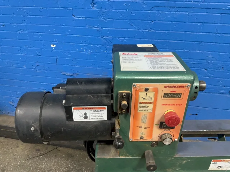 GRIZZLY 35” X 8” VARIABLE SPEED WOOD LATHE   -  G0632