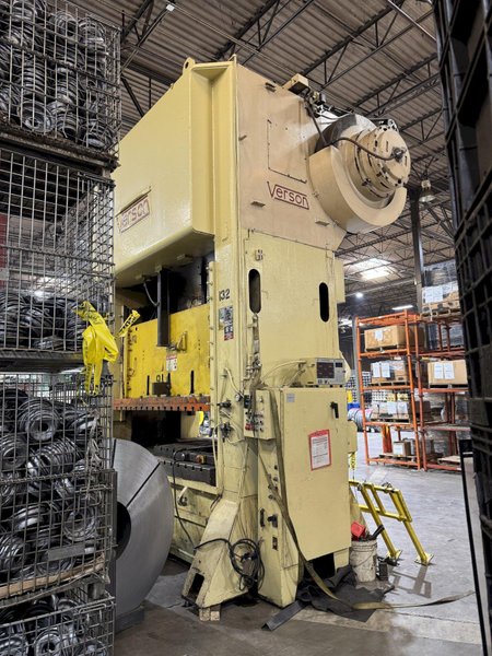 250 TON VERSON S2-250-96-60 STRAIGHT SIDE DOUBLE CRANK PRESS. STOCK # 0999425