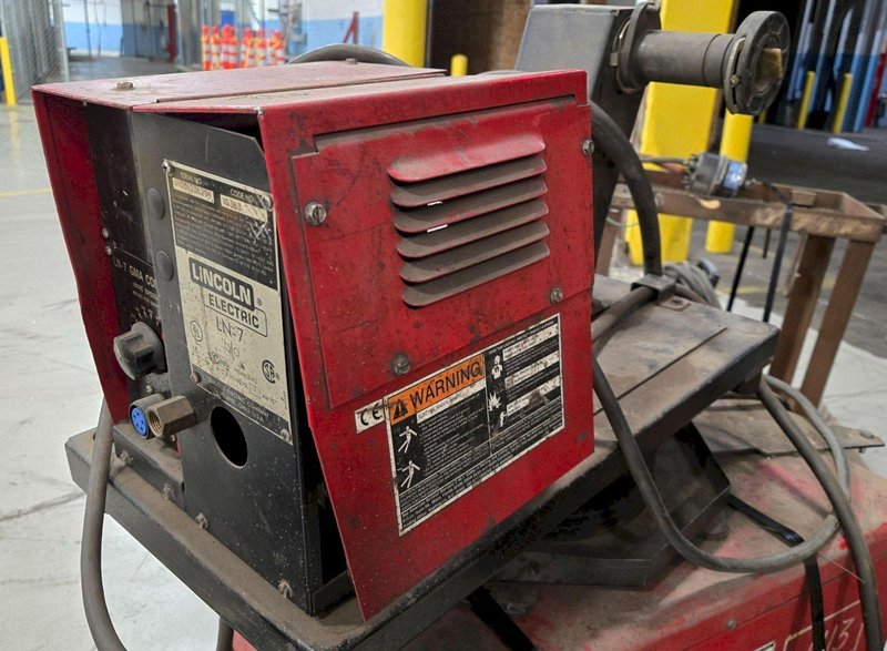 LINCOLN CV-300 WELDER W LN-7 WIRE FEEDER USED