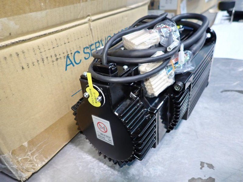 YASKAWA AC SERVO MOTOR  -  SGMGH-13A2A-YRA1