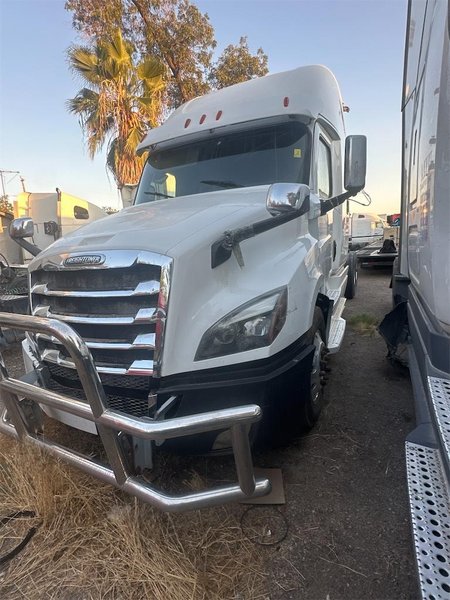 2019 Freightliner Cascadia 1FUJHHDR5KLKM7237