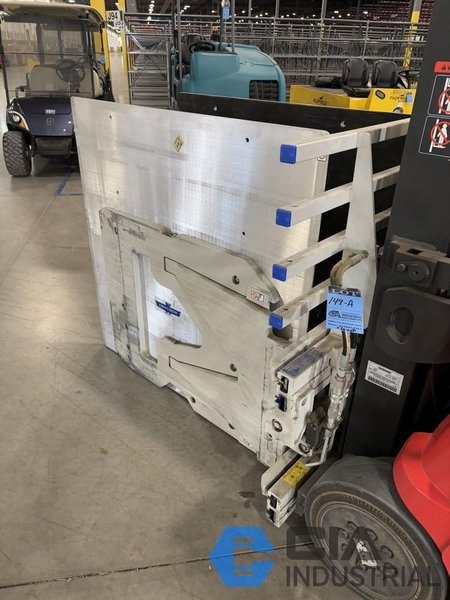 2021 - 2,640 LB. CASCADE MODEL 14J-CCS-2A-5074 HYDRAULIC CARTON CLAMP