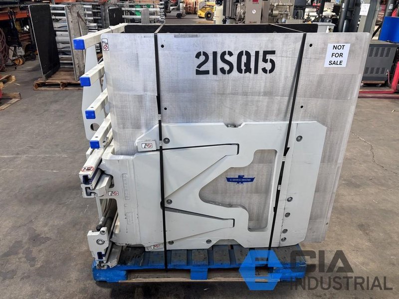 2021 - 2,640 LB. CASCADE MODEL 14J-CCS-2A-0074 HYDRAULIC CARTON CLAMP