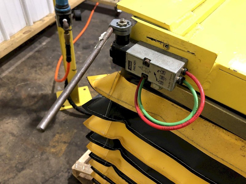 1,500 LBS TOPPER INDUSTRIAL MODEL D-MD/LR PNEUMATIC AIR LIFT TABLE: STOCK #17581