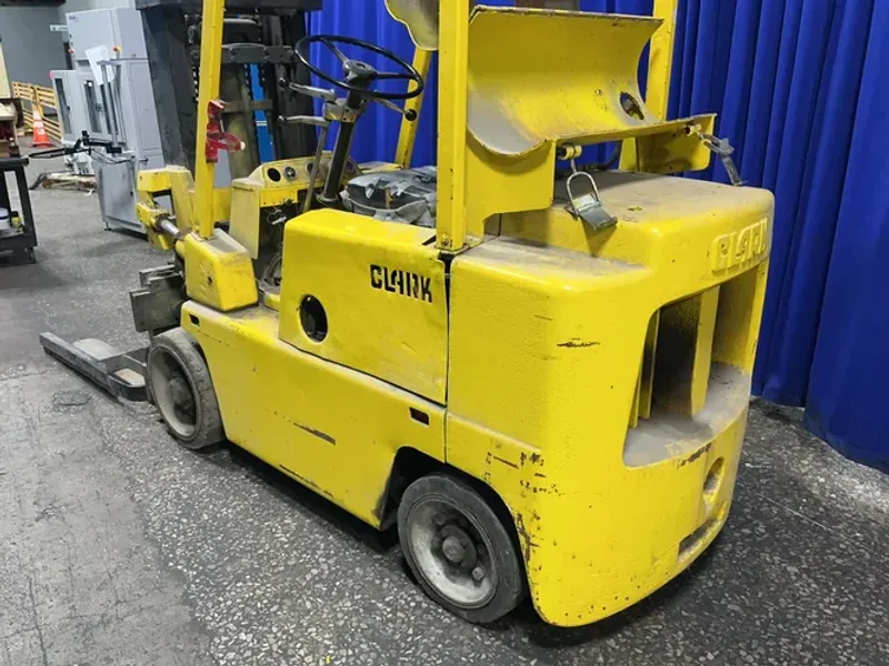 CLARK EQUIPMENT 6000 LBS PROPANE FORKLIFT  -  C500 600