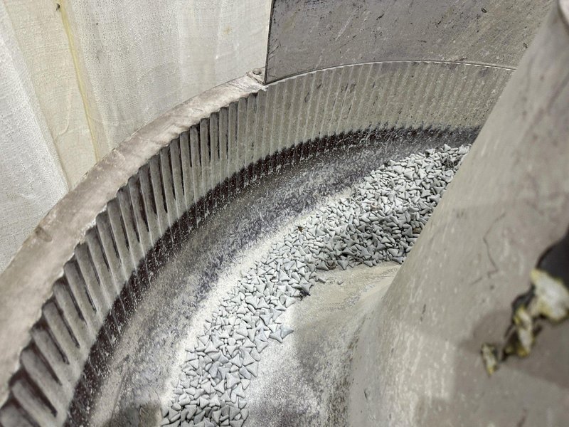 4 CUBIC FT SWECO MODEL FPD4LP, VIBRATORY PARTS FINISHER: STOCK #77372